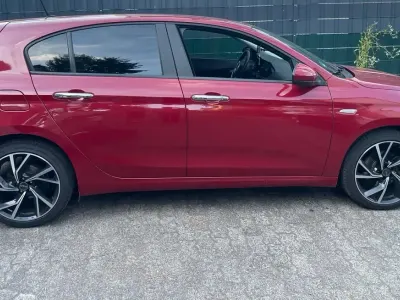 Gebraucht Fiat Tipo 95 PS (69 kW) 2017 Rot Kleinwagen