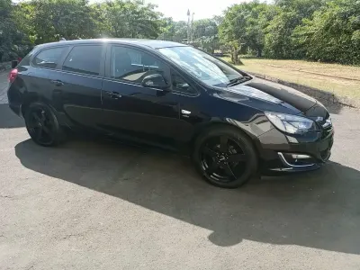 Gebraucht Opel Astra 120 PS (88 kW) 2013 Schwarz Kombi
