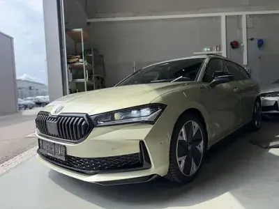 Gebraucht Skoda Superb SportLine 204 PS (150 kW) 2025 Gelb Kombi