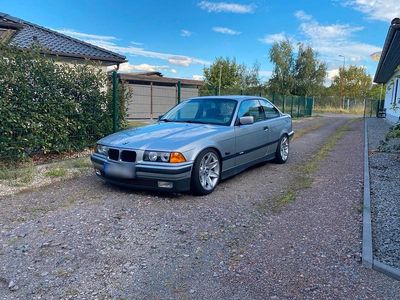 Second-hand BMW 320 Basis 150 CP (110 kW) 1994 Argintiu Coupe