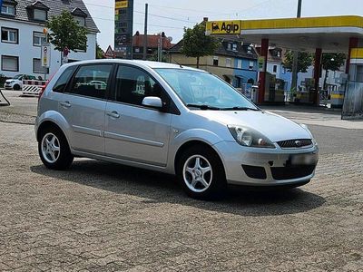 Gebraucht Ford Fiesta 60 PS (44 kW) 2008 Grau Kleinwagen