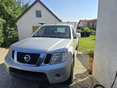 Gebraucht Nissan Navara SE 190 PS (139 kW) 2015 Silber Pickup