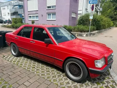Gebraucht Mercedes 190 122 PS (89 kW) 1985 Rot Limousine