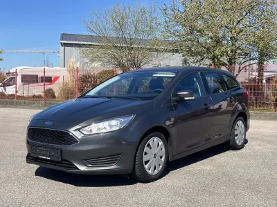 Gebraucht Ford Focus Ambiente 101 PS (74 kW) 2017 Grau Limousine