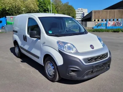 Gebraucht Fiat Fiorino 95 PS (69 kW) 2021 Weiß Van / Kleinbus