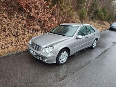 Gebraucht Mercedes C200 Classic 163 PS (119 kW) 2004 Silber Limousine