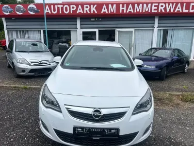 Gebraucht Opel Astra Edition 131 PS (96 kW) 2012 Weiß Kombi