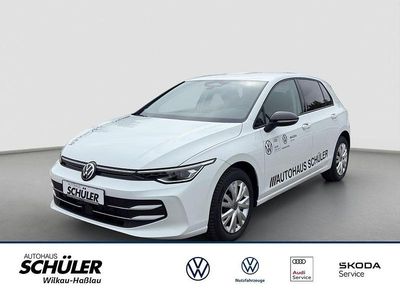 Gebraucht VW Golf VIII 116 PS (85 kW) 2025 Weiß (pure white uni) Limousine