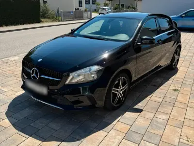 Gebraucht Mercedes A180 122 PS (89 kW) 2017 Schwarz Kleinwagen