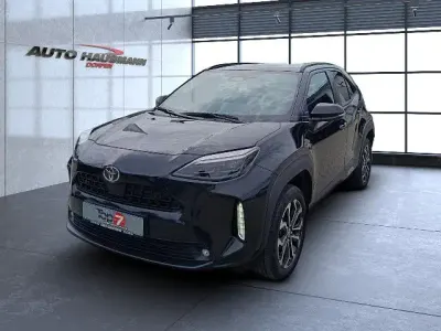 Gebraucht Toyota Yaris Cross Team 131 PS (96 kW) 2024 Black mica / ink SUV