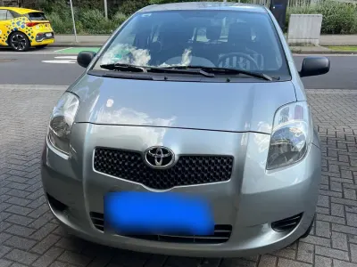 Używany Toyota Yaris 87 KM (63 kW) 2007 Szary Hatchback