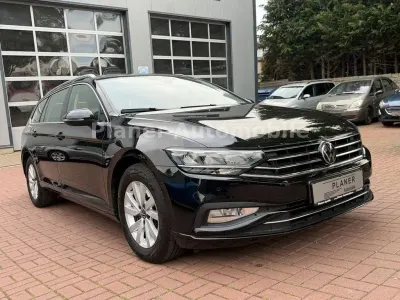 Gebraucht VW Passat 150 PS (110 kW) 2022 Schwarz Kombi