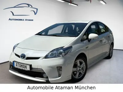 Używany Toyota Prius Life 99 KM (72 kW) 2013 Biały Sedan/Limuzyna