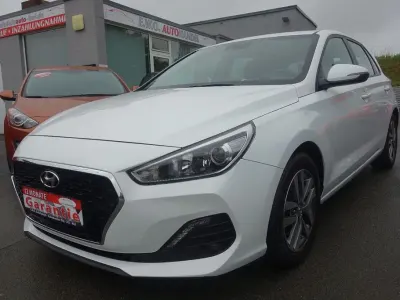 Gebraucht Hyundai i30 Trend 140 PS (102 kW) 2019 Weiß Limousine