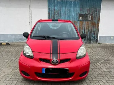 Gebraucht Toyota Aygo 68 PS (50 kW) 2009 Rot Kleinwagen