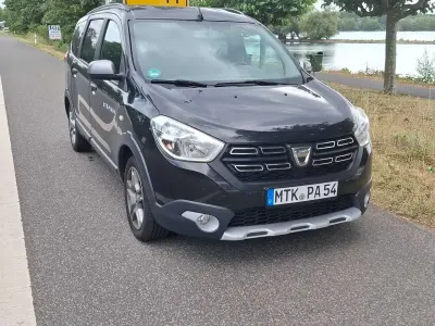 Gebraucht Dacia Lodgy Stepway 131 PS (96 kW) 2020 Schwarz Van / Kleinbus