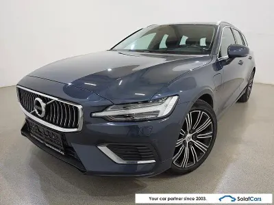 Gebraucht Volvo V60 Inscription 253 PS (186 kW) 2021 Blau Kombi
