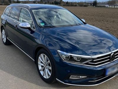Usata VW Passat Elegance 150 CV (110 kW) 2021 Blu Station wagon
