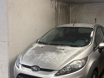 Gebraucht Ford Fiesta 85 PS (62 kW) 2010 Grau Kleinwagen