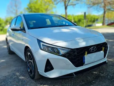 Gebraucht Hyundai i20 Intro Edition 101 PS (74 kW) 2021 Weiß Kleinwagen