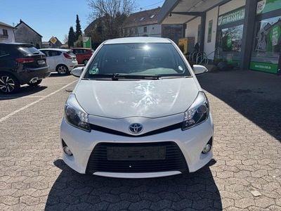 Gebraucht Toyota Yaris Hybrid 75 PS (55 kW) 2014 Weiß Kleinwagen