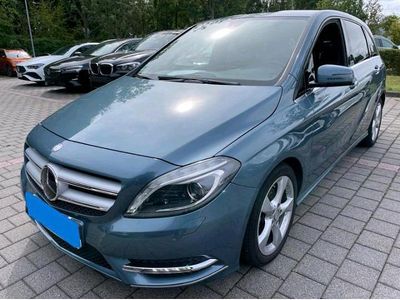 Blau Gebraucht 2014 Mercedes B200 Sportline Van / Kleinbus | 14.000 €