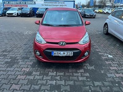 Gebraucht Hyundai i10 Passion 67 PS (49 kW) 2016 Rot Kleinwagen