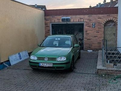 Grün Gebraucht 2000 VW Golf IV Kleinwagen | 1.200 € (Guter Preis)