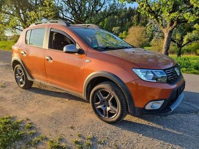 Usata Dacia Sandero Celebration 90 CV (66 kW) 2017 Arancione Utilitaria