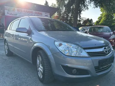 Gebraucht Opel Astra Edition 140 PS (102 kW) 2008 Silber Limousine