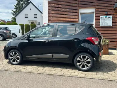 Gebraucht Hyundai i10 Style 87 PS (63 kW) 2016 Phantom black. / mic Kleinwagen