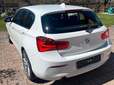 Usata BMW 116 Advantage 109 CV (80 kW) 2016 Bianco Utilitaria