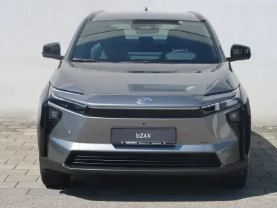 Neu Toyota bZ4X 164 kW (224 PS) 2026 Silber SUV