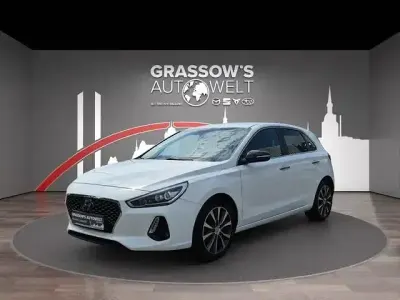 Gebraucht Hyundai i30 Intro Edition 140 PS (102 kW) 2018 Weiß Limousine