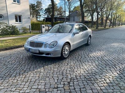 Second-hand Mercedes E350 272 CP (200 kW) 2005 Argintiu Berlinǎ