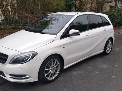 Gebraucht Mercedes B200 Edition 1 156 PS (114 kW) 2012 Weiß Van / Kleinbus
