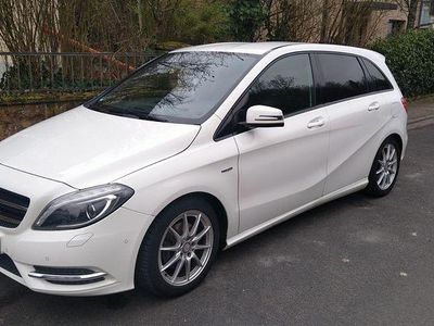 Gebraucht Mercedes B200 Edition 1 156 PS (114 kW) 2012 Weiß Van / Kleinbus