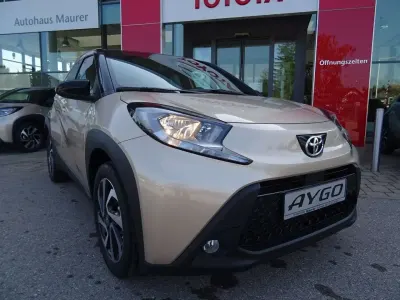 Gebraucht Toyota Aygo X Basis 72 PS (52 kW) 2025 Ginger beige metallic/dach mys SUV