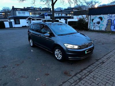 Grau Gebraucht 2019 VW Touran Van / Kleinbus | 22.500 € (Fairer Preis)
