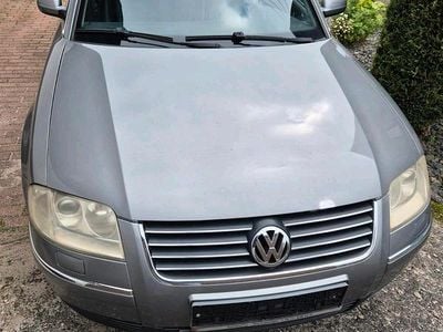 Grau Gebraucht 2002 VW Passat Highline Limousine | 2.000 € (Superpreis)