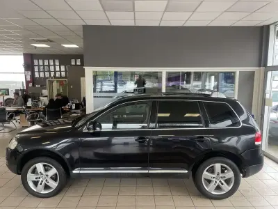 Second-hand VW Touareg Individual 224 CP (164 kW) 2006 Negru SUV