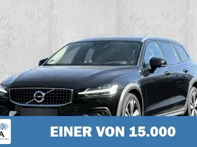 Gebraucht Volvo V60 CC Ultimate 250 PS (183 kW) 2024 Schwarz metallic Kombi