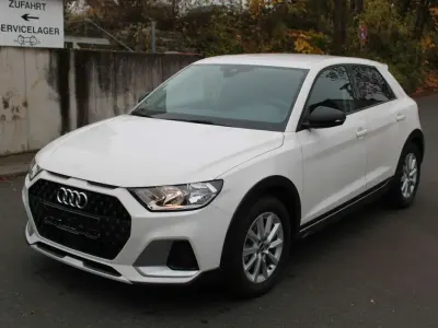 Używany Audi A1 Sport 95 KM (69 kW) 2022 Biały SUV