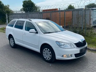Gebraucht Skoda Octavia 105 PS (77 kW) 2012 Weiß Kombi