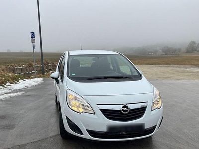 Weiß Gebraucht 2012 Opel Meriva Van / Kleinbus | 2.999 € (Guter Preis)