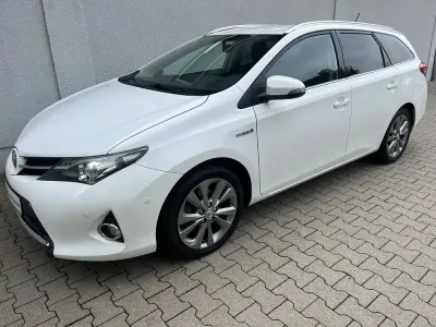 Gebraucht Toyota Auris Touring Sports Edition 99 PS (72 kW) 2014 Weiß Kombi
