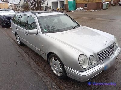 Second-hand Mercedes E420 279 CP (205 kW) 1997 Argintiu Break