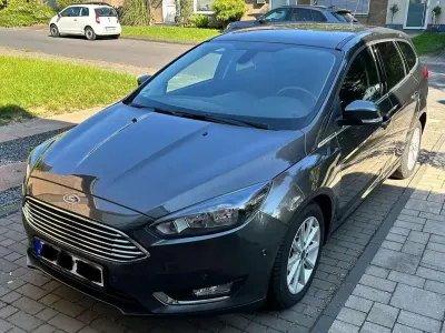 Gebraucht Ford Focus Titanium 125 PS (91 kW) 2016 Grau Kombi