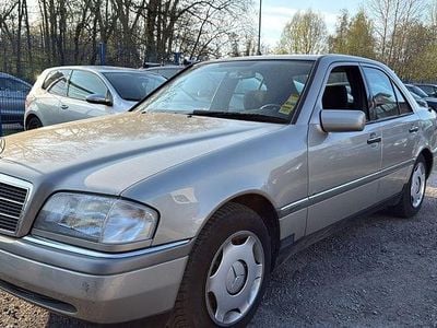 Gebraucht Mercedes C220 Elegance 150 PS (110 kW) 1993 Silber Limousine