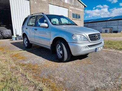 Gebraucht Mercedes ML270 163 PS (119 kW) 2002 Silber SUV